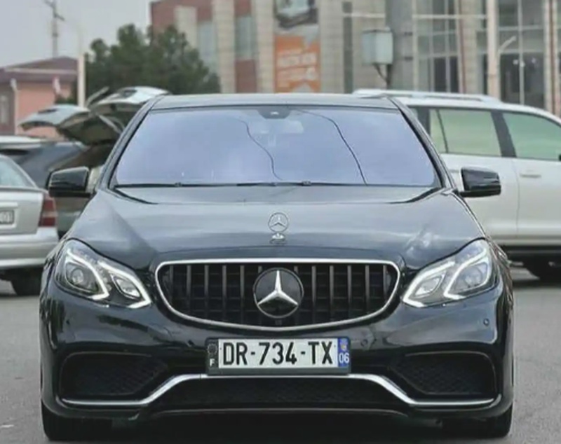 Лобовое стекло фиолетовое от Mercedes-Benz W212